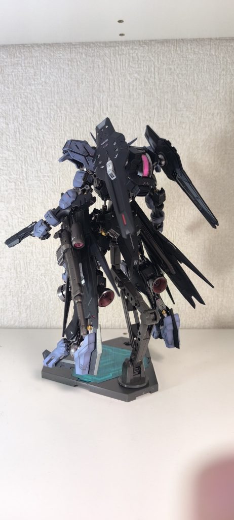 四方から長物が伸びている、バックアングルが気に入っています。