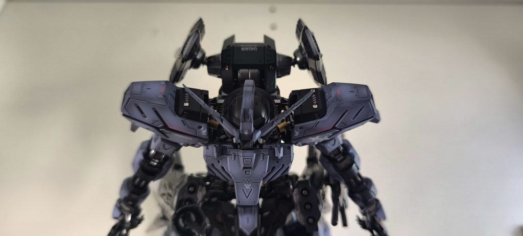 肩周りなどの各シリンダはカッパーで色分けしました。チラリと見えた時に目立って気に入っています。