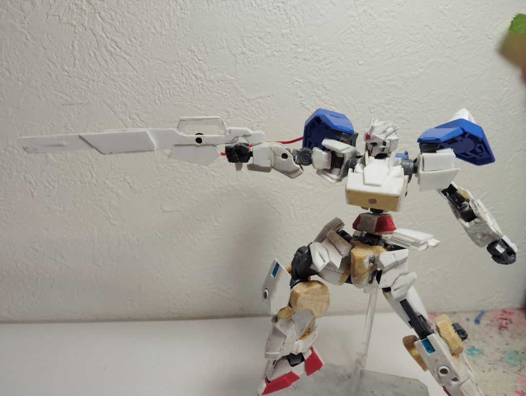 専用ビームライフル[アタッチメント装備]専用ビームライフル下部にアタッチメントを装備させると２連装拡散ビームモード上部に装備で収束高出力モードに 見てくださりありがとうございました