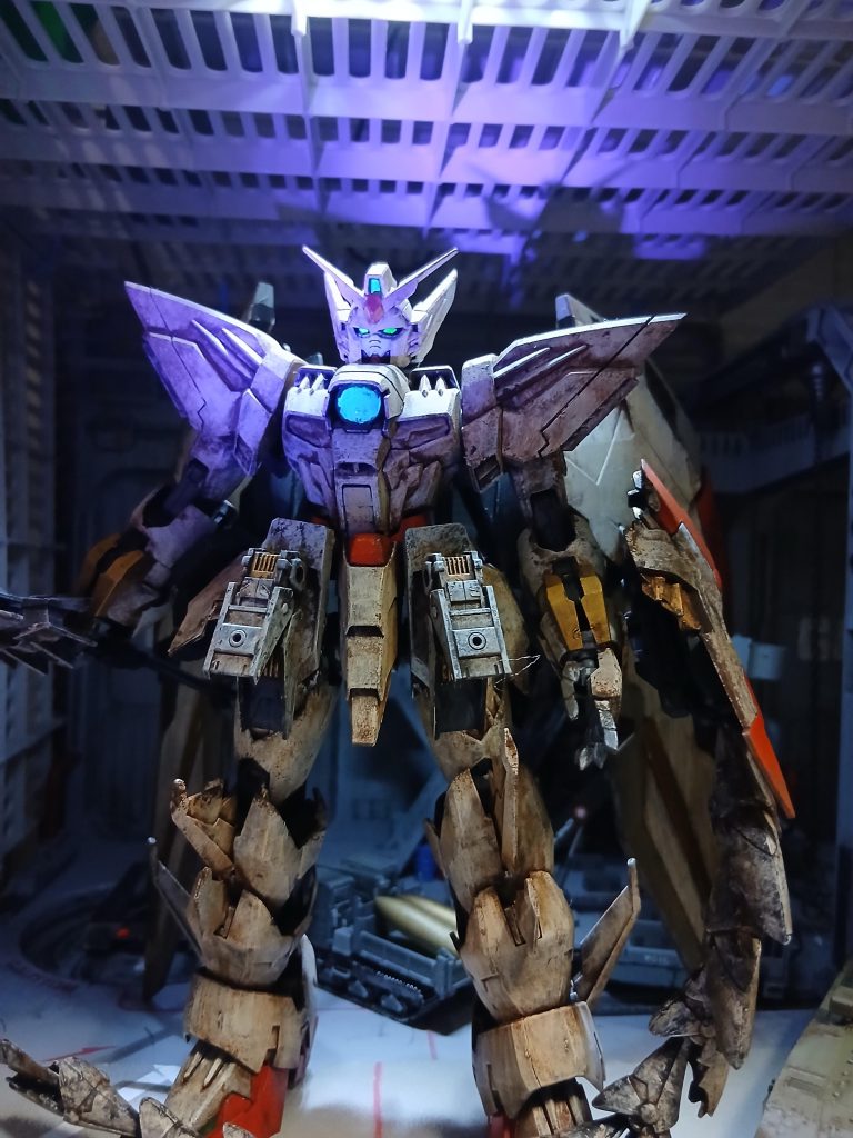 皆さんデカール貼ったり、筋彫りしたり、すごくキレイな作品ばかり、な、の、で、ガンスタ1汚れた(汚い？)エピオンを作ってみました。