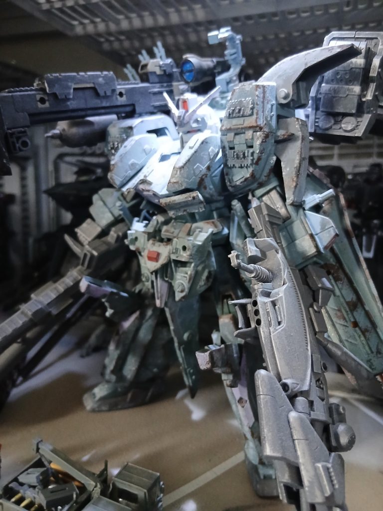 こちら元の色、ブルーグレーっぽい色です。