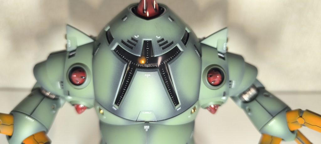 モノアイ部のPET素材にメモリがついてるのいいですよね。ザクなどの小さいモノアイに入れたら、五月蝿そうですがモノアイが大きい期待には良い表現だと思います。