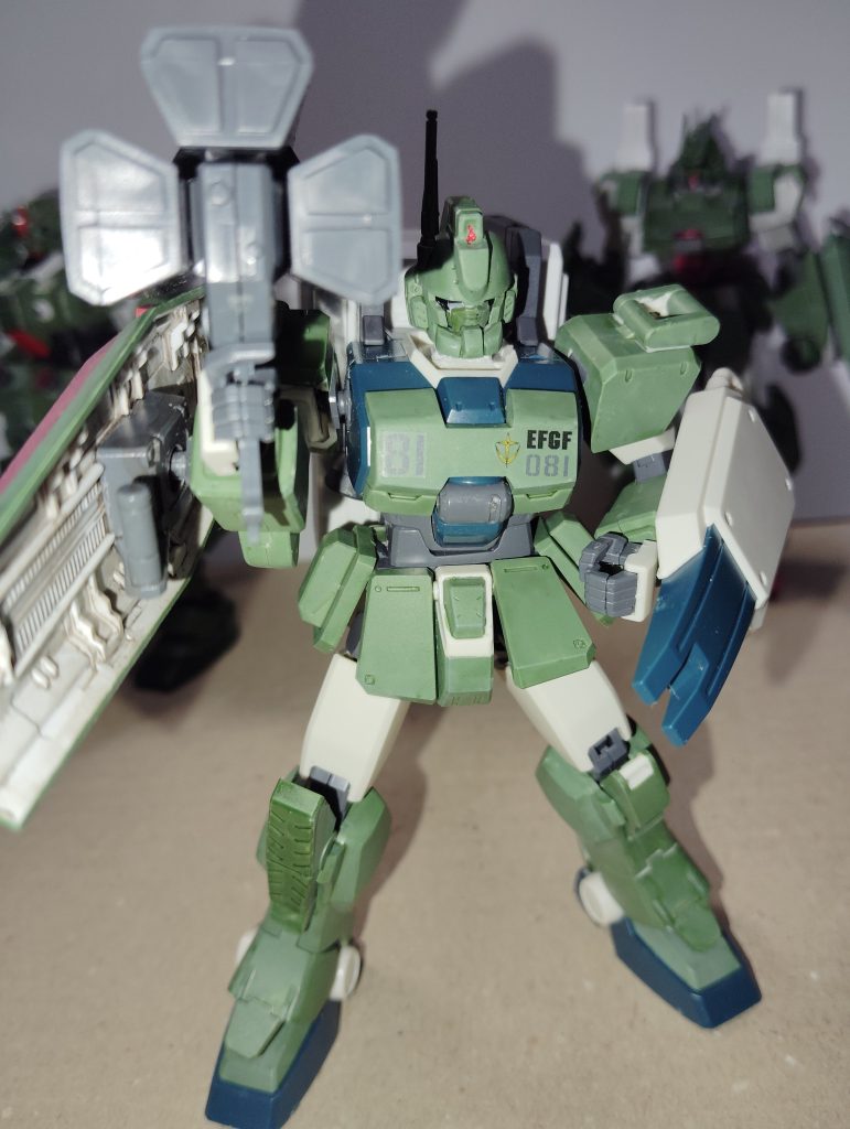 ウェポンラックにはミサイルランチャー、陸ガンシールド、180mキャノンが積まれてます。前から思ってた事ですけどウェポンラックってホントにキャノンしか入らないんですね。