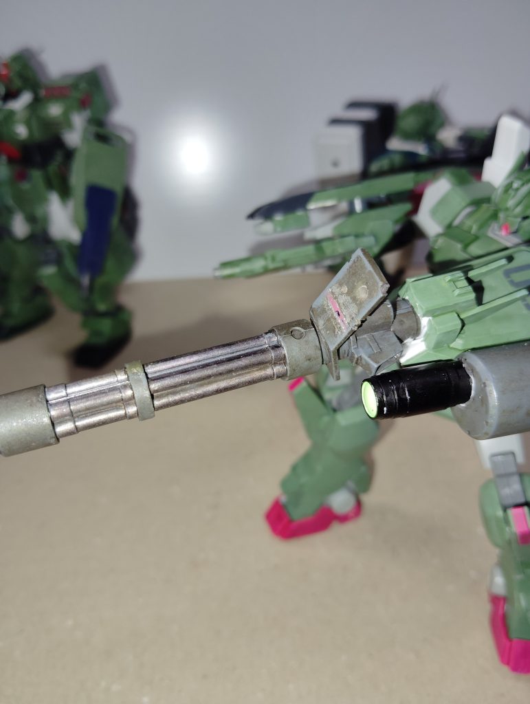 元々のシールドはなんか因縁深いガトリングへ改造流石に適当ですね、