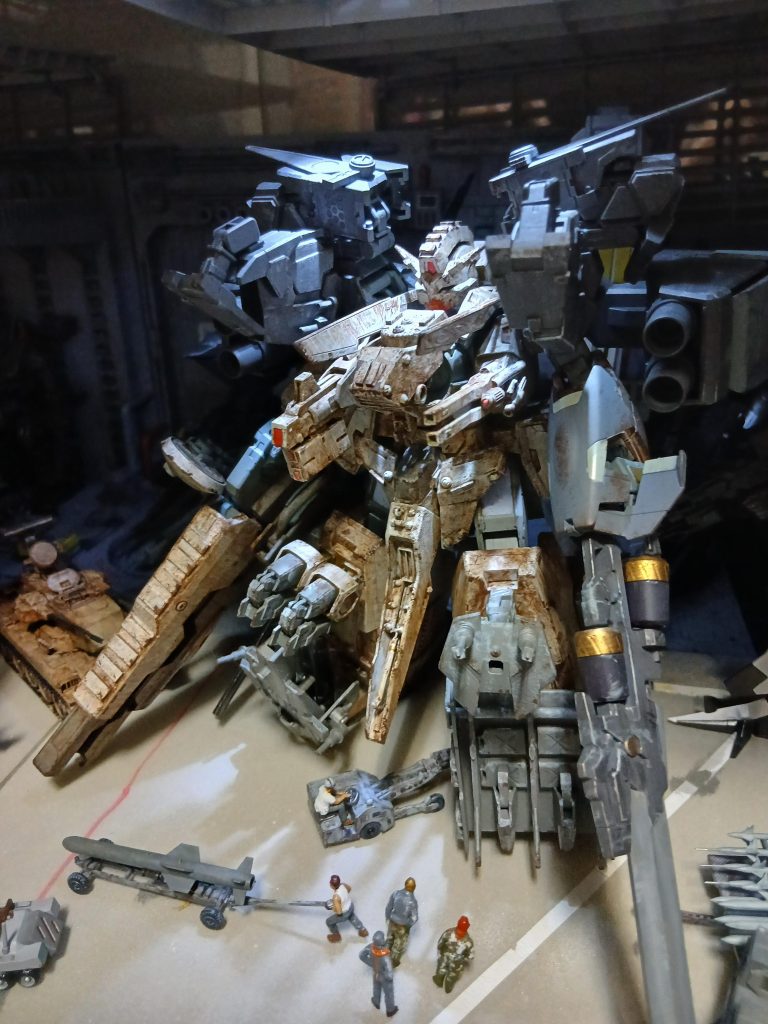 元々でかいのに、さらに大きくしてみました。主に前後に伸ばしてます。車、戦闘機、戦車、ガンプラなどジャンクパーツの寄せ集めです。 