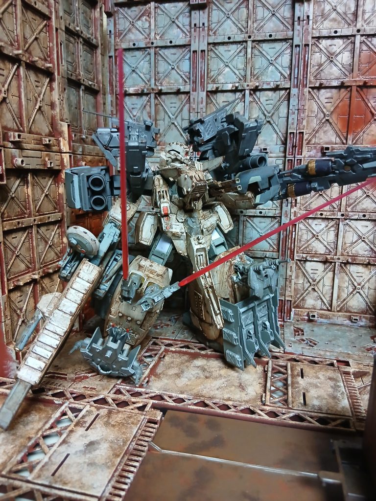 隠し腕？！右足にはGNハイマニューバミサイル装備！