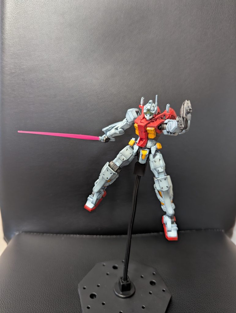 使ってるスタンドは100均で買った物ですが、エエ感じです。