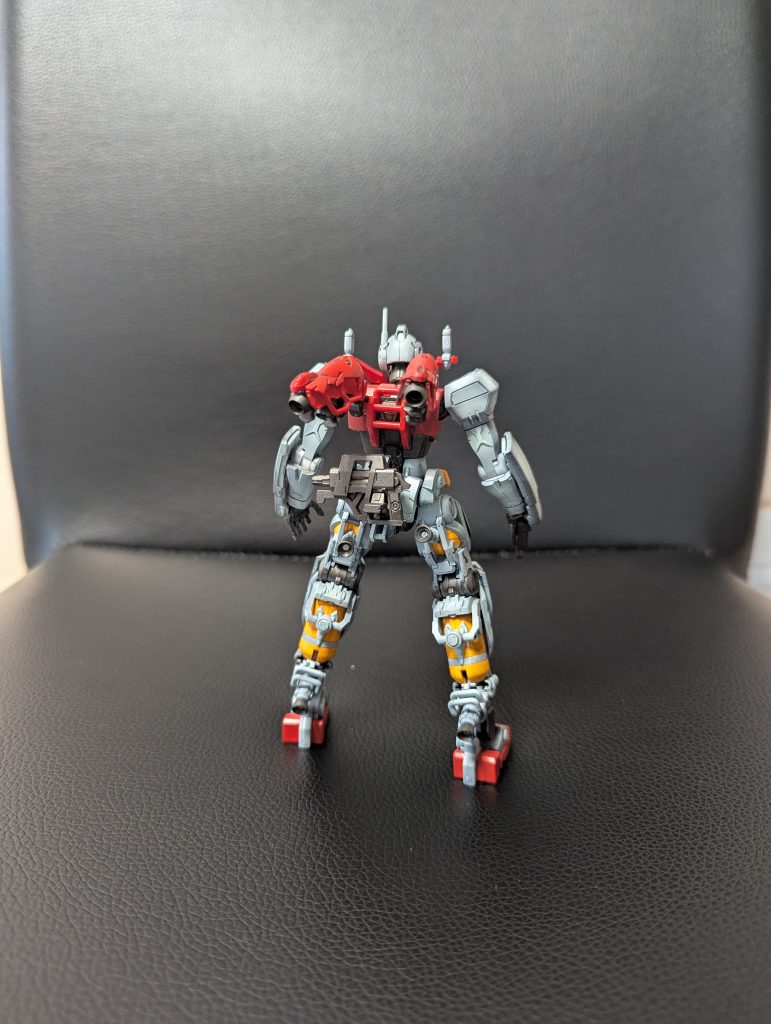 後ろから見た脚が良いですね。 正面からの姿はあまり好きではありません。