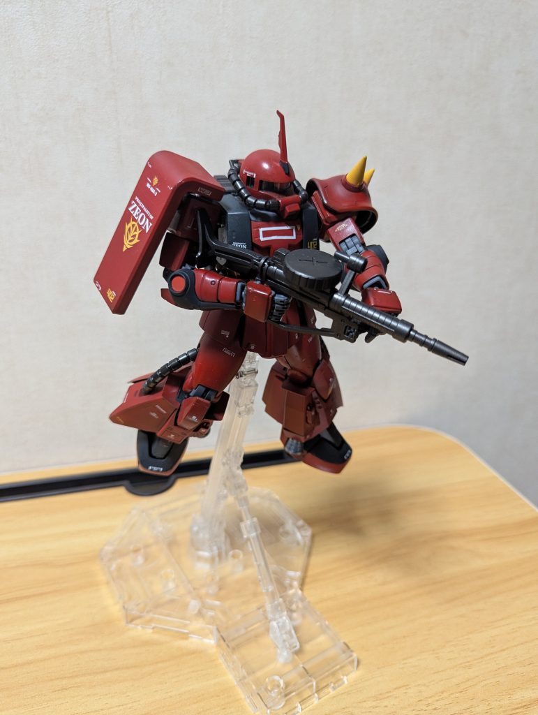 最近買ったディスプレイスタンド。宙に浮くと表情が変わりますね。