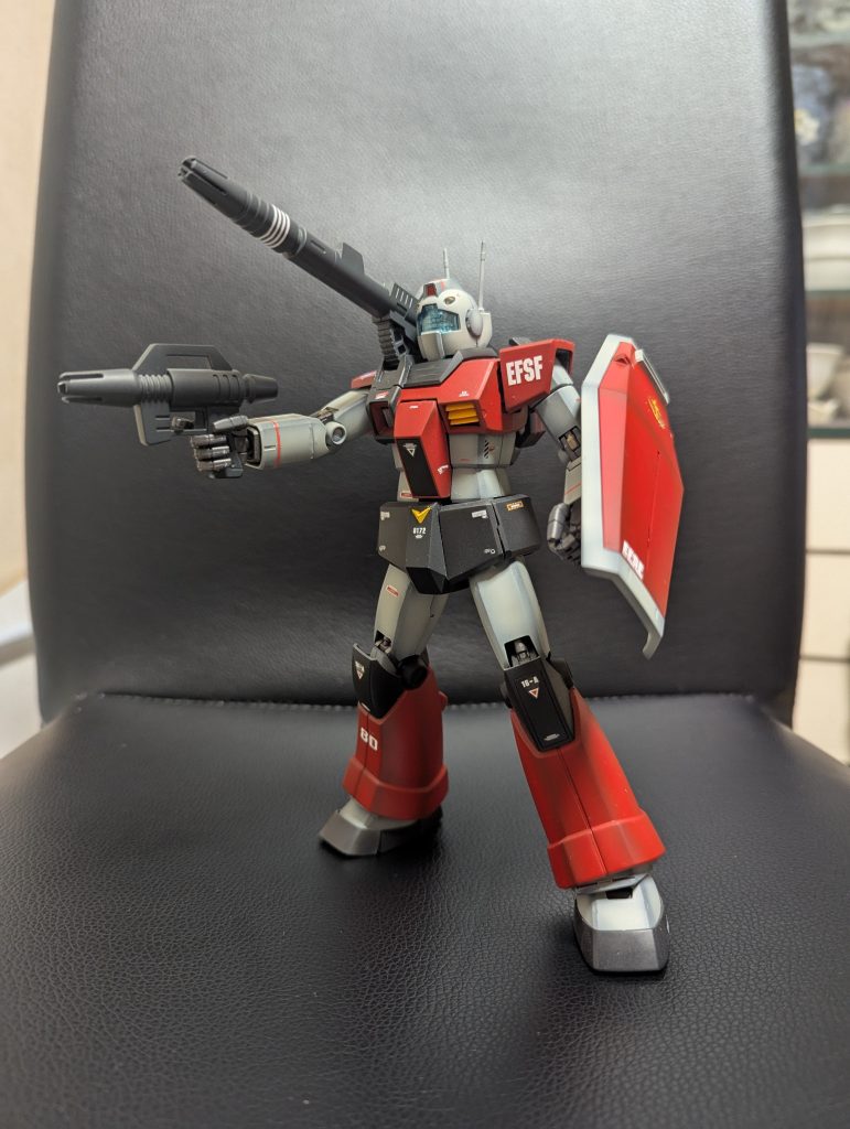 変に格好つけたポーズを付けるより、ダサい位の方がいい感じです。