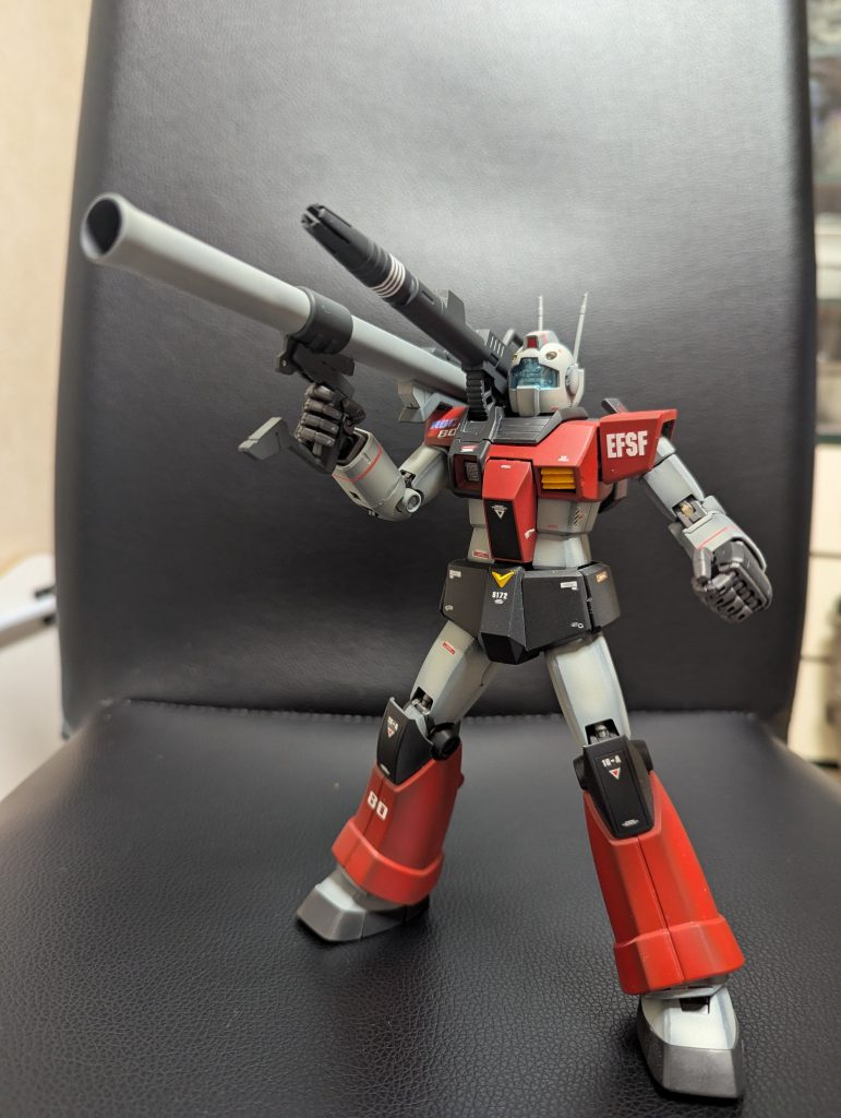 MGの説明書でのカラーリングが馴染めず、旧キットの説明書を参考にしました。薄汚れた感じがMSVらしさを醸し出す。