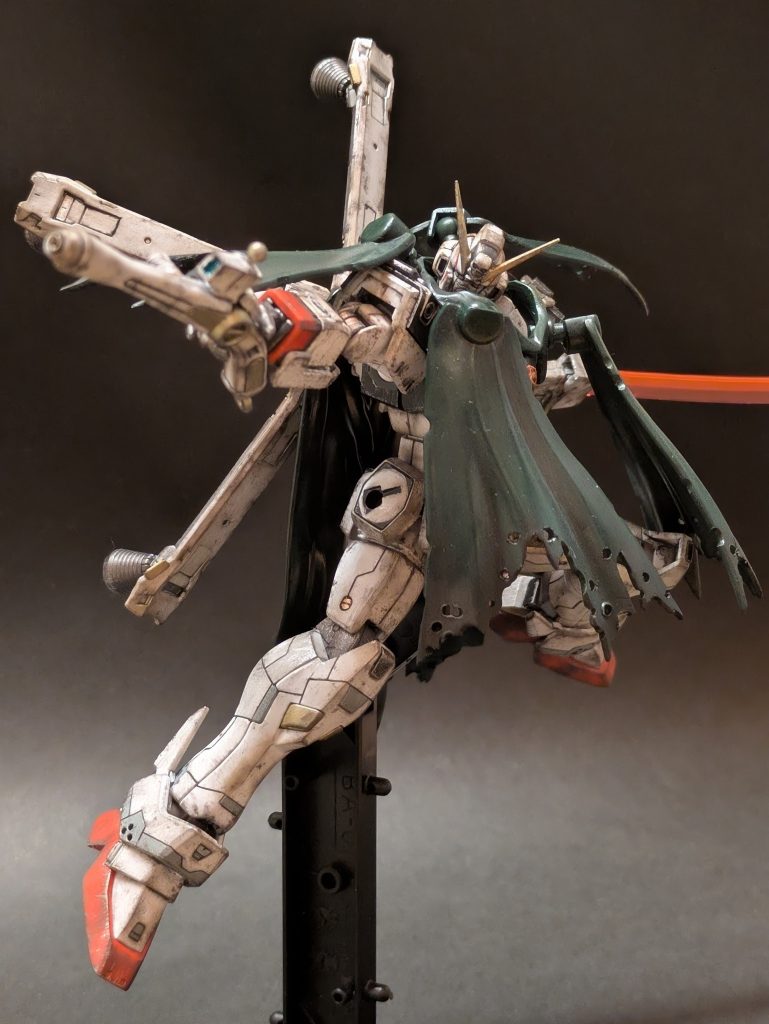 ポージングクロスボーン・ガンダムの武器の中では特にバスターガンが大好きです!某海賊映画で登場するようなフリントロック・ピストルがとてもイカします✨️