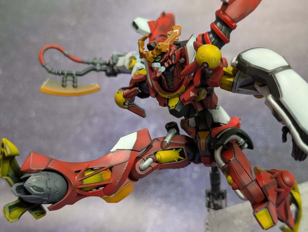 いっけん関節が弱そうなのに、コレがなかなかポージングが面白いキットですぜ