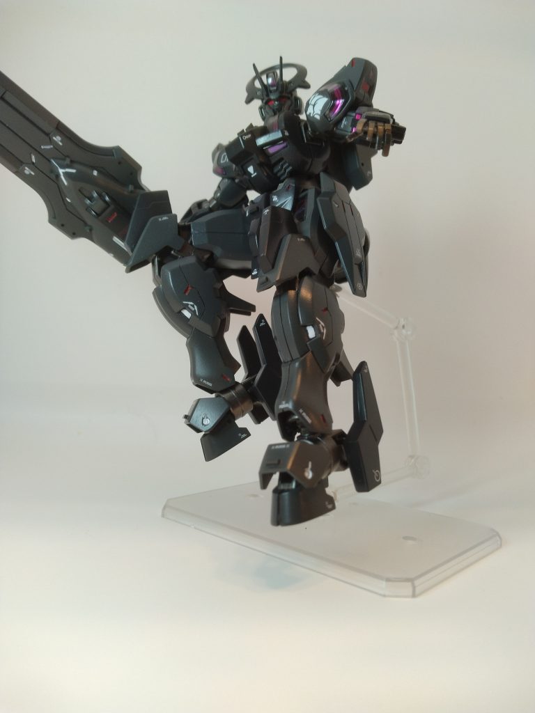 箱絵風。黒カラーはスジボリ目立たないので、プラ棒やプラ板とホワイト部分塗装でディティールアップしています。