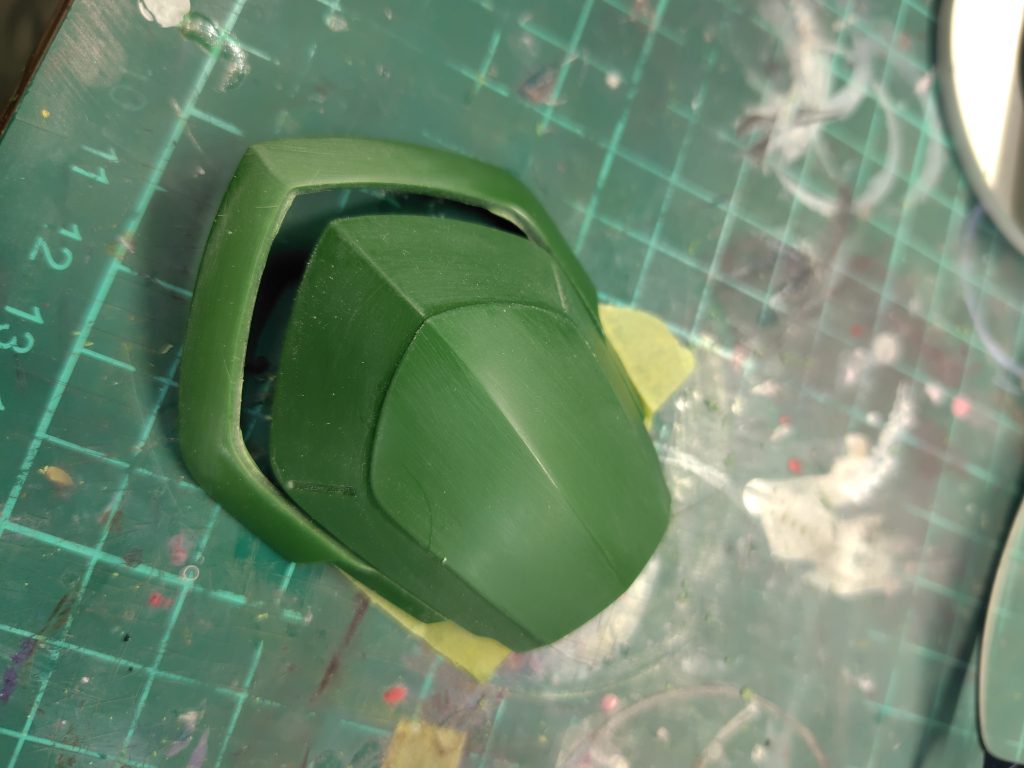 後ろのスカートも切り貼りして隙間からチラ見せ出来るよう加工してます。