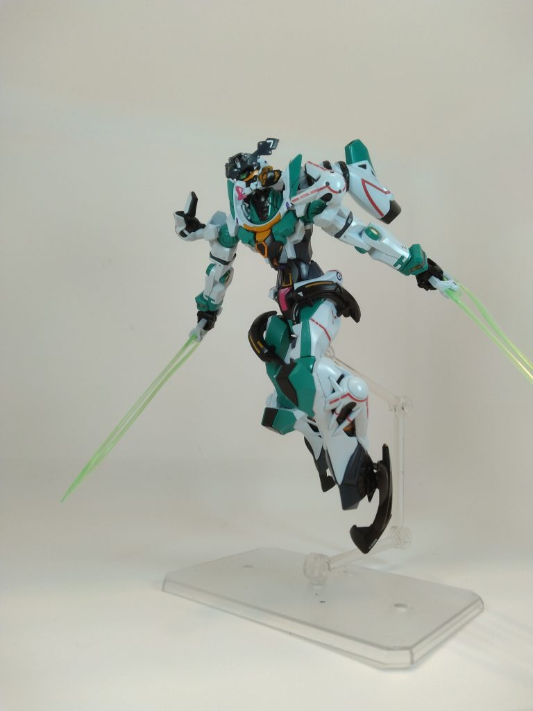 腰の前後左右稼働のおかげで、前傾姿勢がキマりますね！