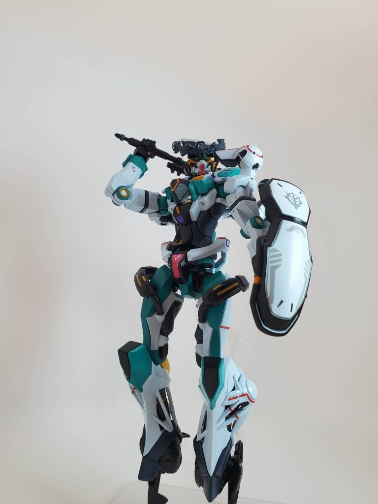 配色がカラフルだったので少しトーンダウン。赤ラインは付属シールです。