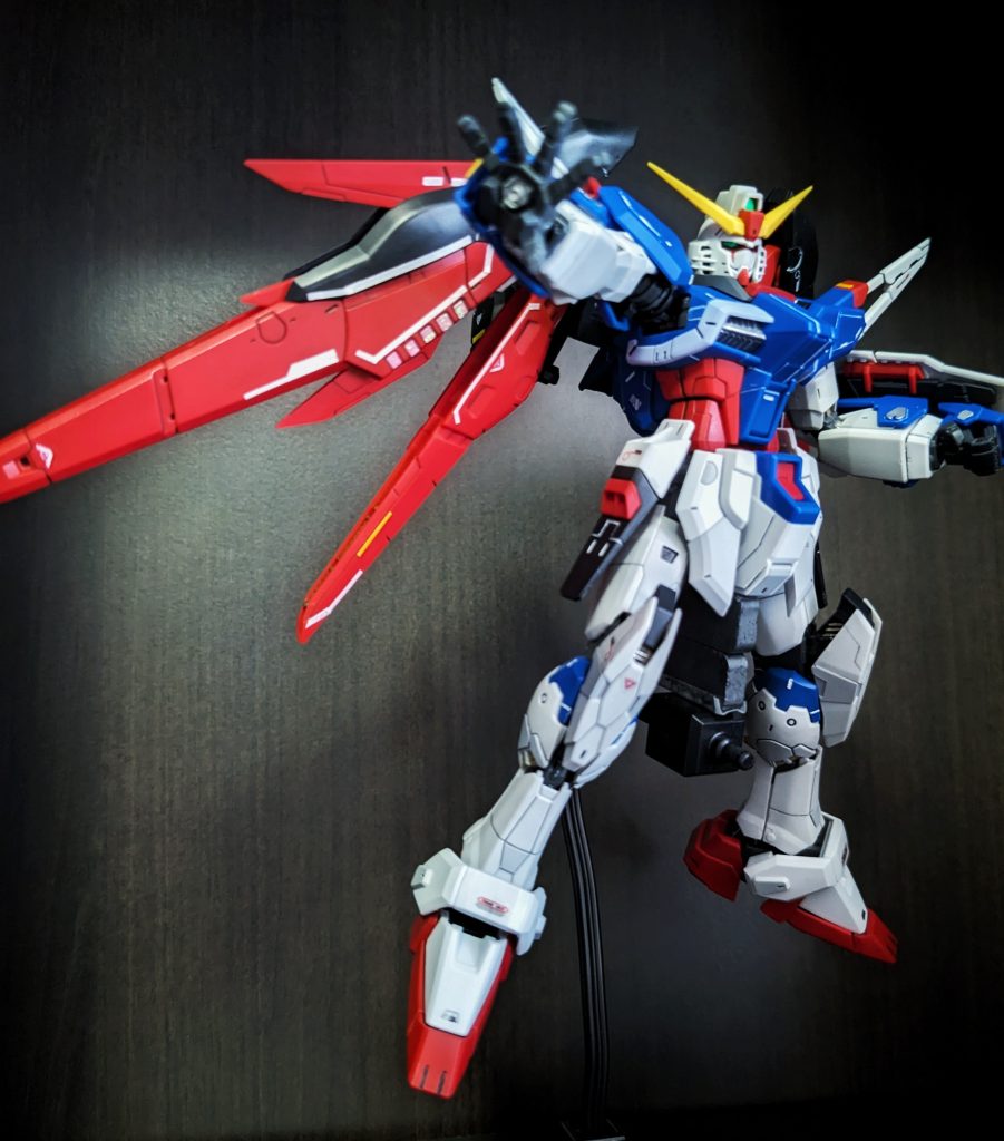 指揮官のようなポーズ取らせてみましたが、作中ではシンはそういうキャラではないですね(gundam-kao5)