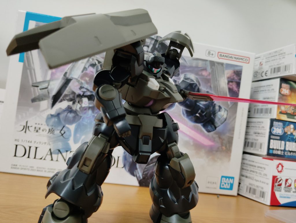 ビームサーベル構えておしまい。お父さんに見せたら「かっこいい」と何度も言っていました。お父さん、ケンプファー大好きだもんなぁ それでは次の投稿でお会いしましょう。バイバイ！