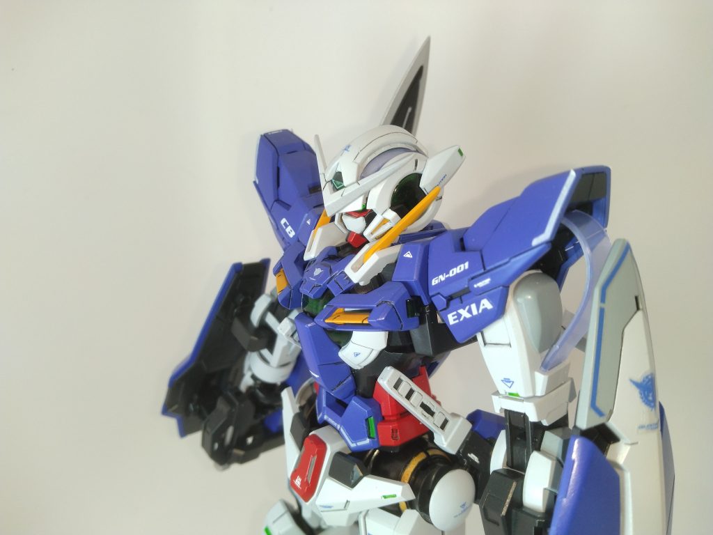 バストアップ。赤みがかった青が出せるよう、調色にこだわりました。