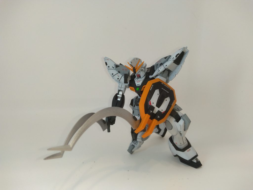 せっかくなのでポージング。このポーズ、足周りめちゃくちゃ塗装剥げるのでおすすめしません