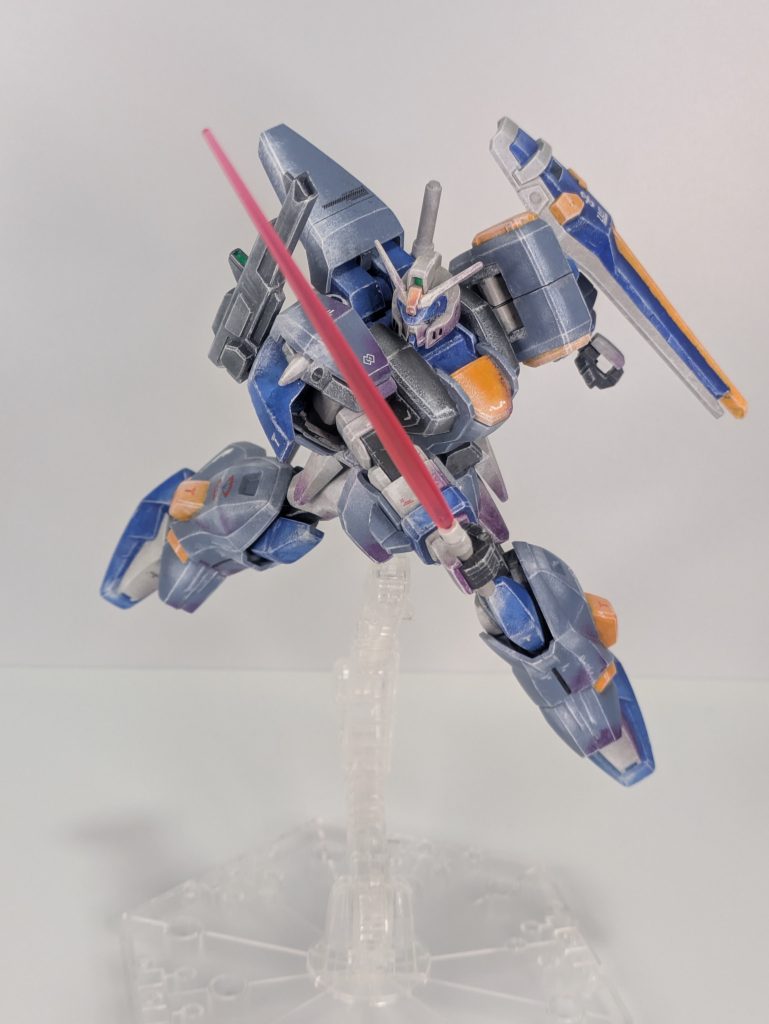 腰が回るとビームサーベルのポージングもはかどります。