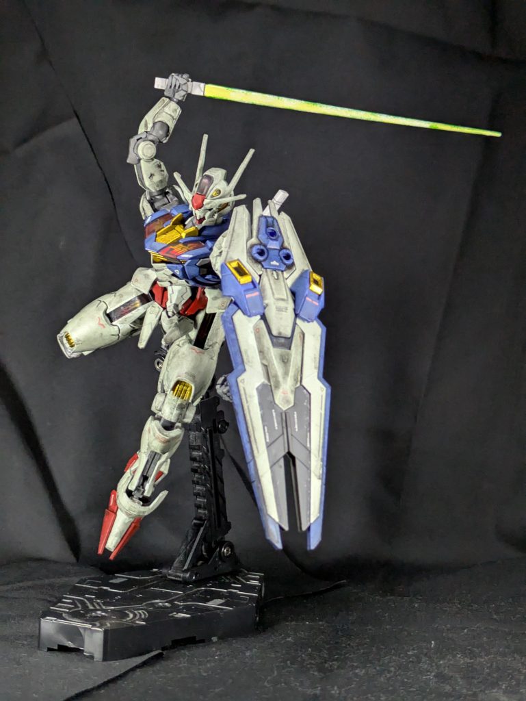 ビームサーベルはアニメカラーに寄せました。キャラクターホワイトとRLMO4イエローをコーンポタージュ味の色になるまで混ぜて、クリアーグリーンを上からスポンジで叩いて、ハイライトにキャラクターホワイトもスポンジで叩いてます。