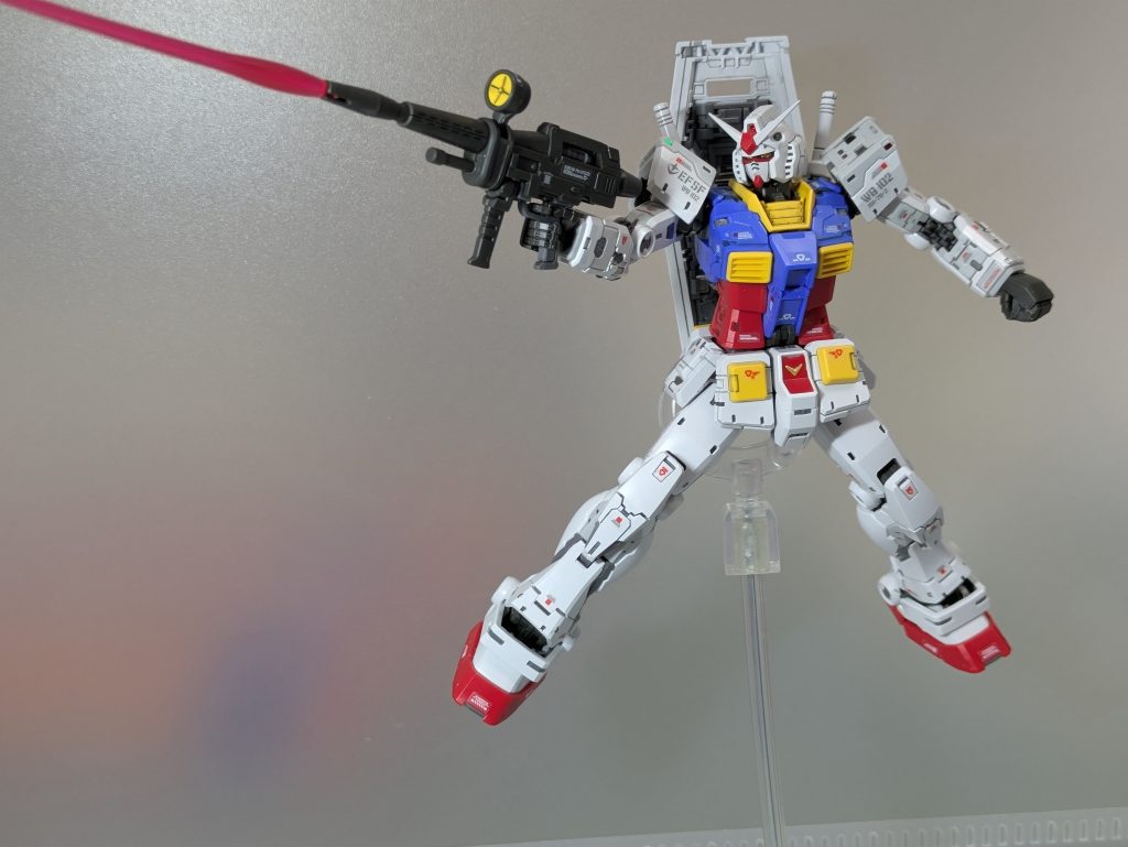 ビームライフルです。撃ったら何でも貫通しそうな強さがありますね。遊び応えがある素敵なキッドと見つけました。