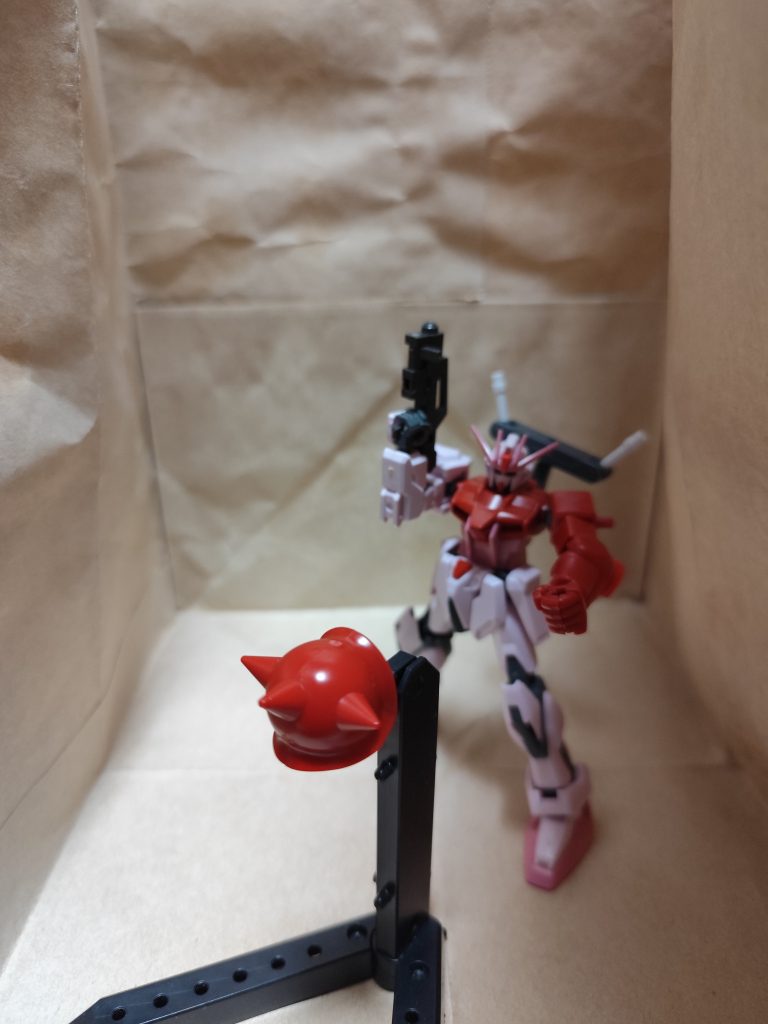 タックルは余り好きではないので、外して相手に投げて攻撃する武器に設定しました。透明スタンド欲しいですね。