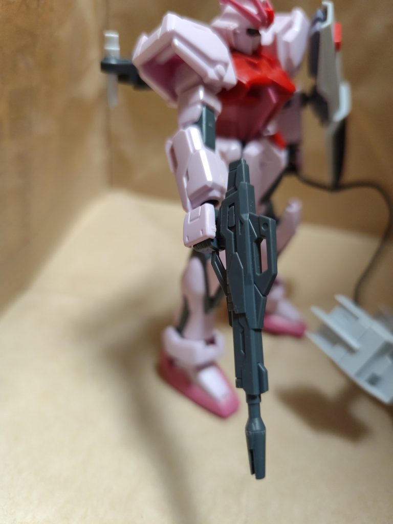 ビームライフルも一応持たせました。特にこだわりがないので、ビルドストライクから。