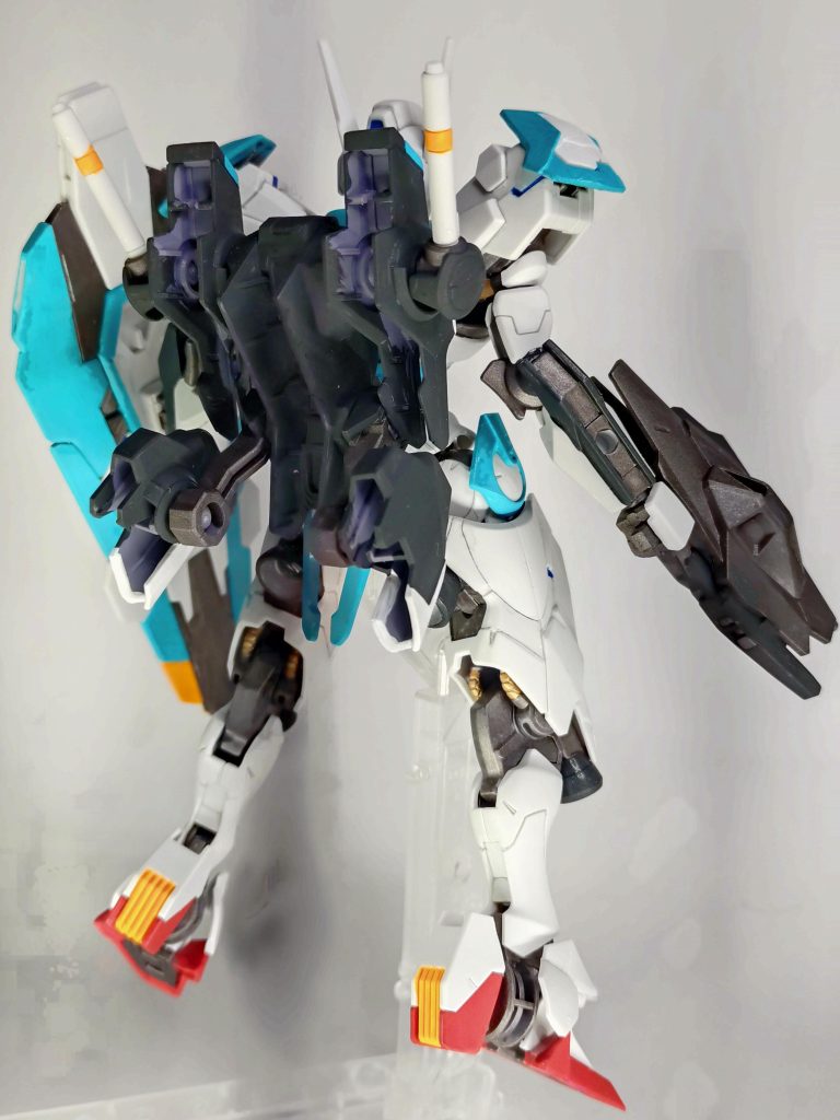 当初はピンク部分をスカイブルーにして青空が似合うカラーリングで考えてましたが、途中からエアリアルに寄せよう!と舵を切り替えました。