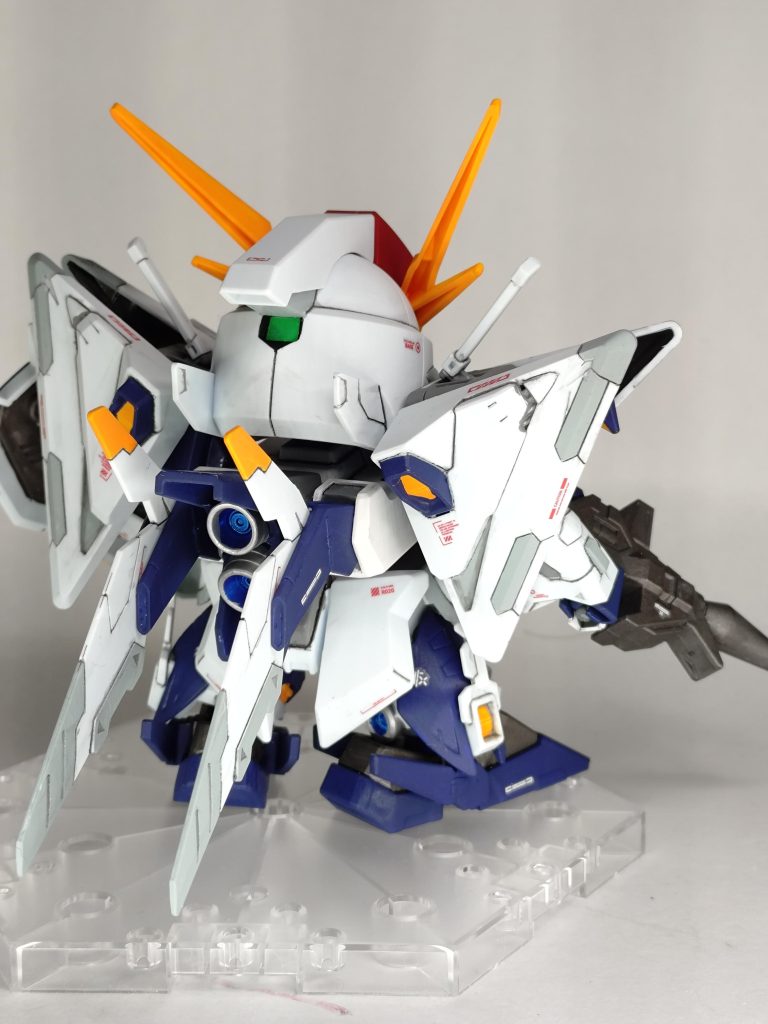 白…オフホワイト赤…メタリックレッド青…ティターンズブルー黃…ハイネオレンジ灰①…ニュートラルグレー背面と脚部のブースターはシルバーとメタリックブルー、一部エアクラフトグレー塗り分けに加えて、今回はコーションデカール2色を使って情報量増やしてます。