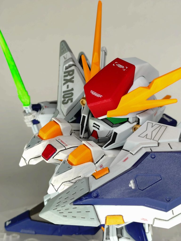 ビームサーベルは蛍光グリーン。シールドは設定とは違いますが統一感を持たせるカラーリングで仕上げてます。