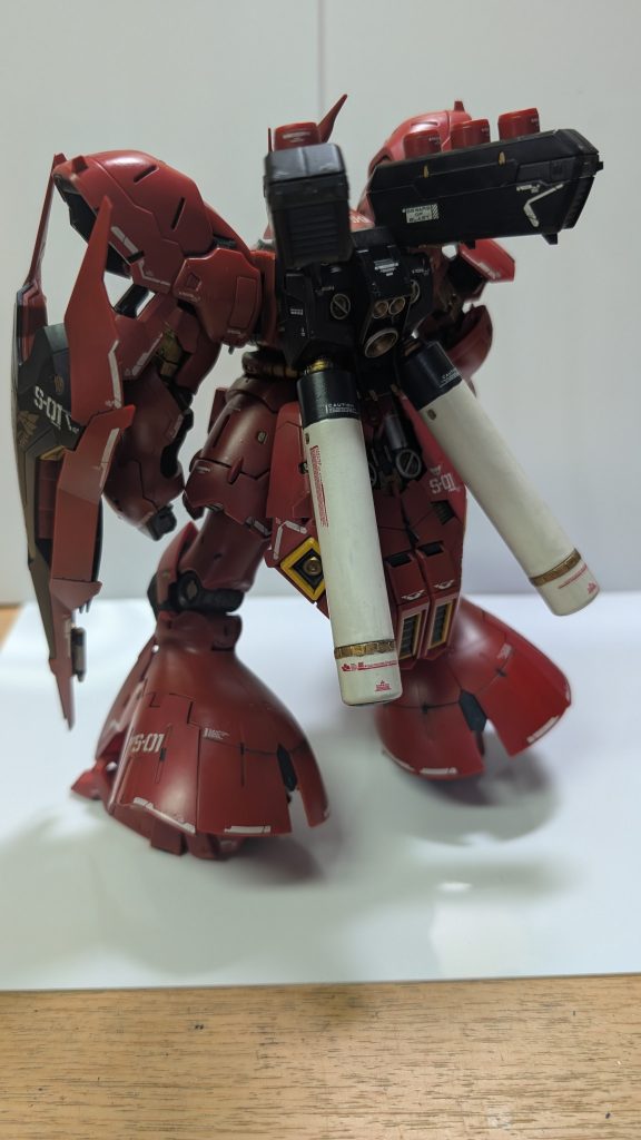 コーションデカールを少しだけ部分的に使用。