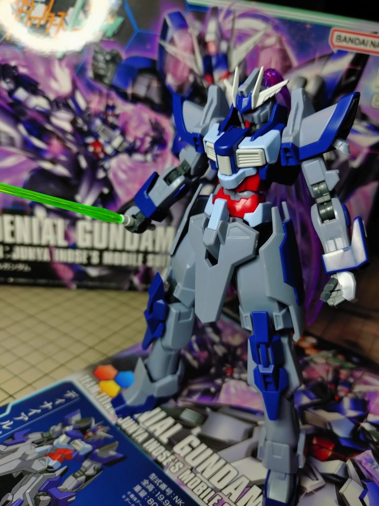 素組にビームサーベル持たせて最終確認。ノリで完成まで駆け抜けましたがだいぶ良い出来なのでは?(冒頭の台詞に続く)