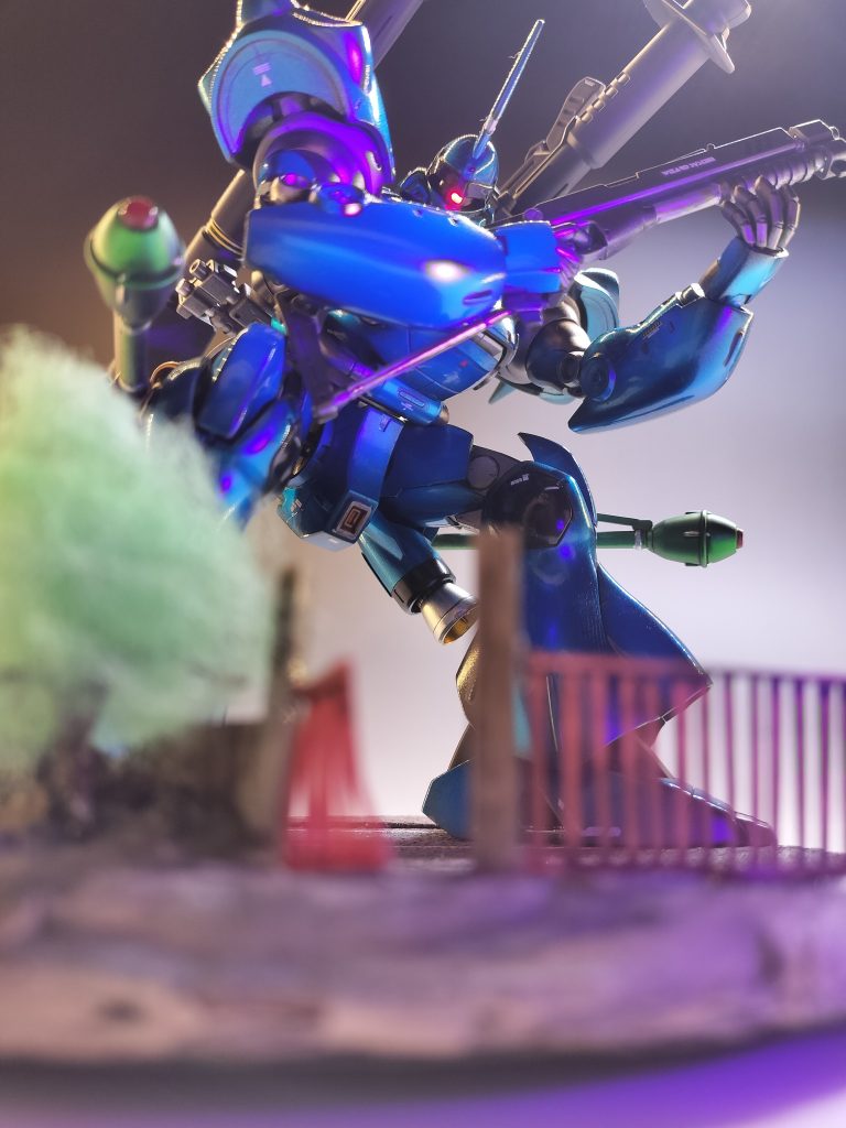 正面下アングル体に電飾入れました