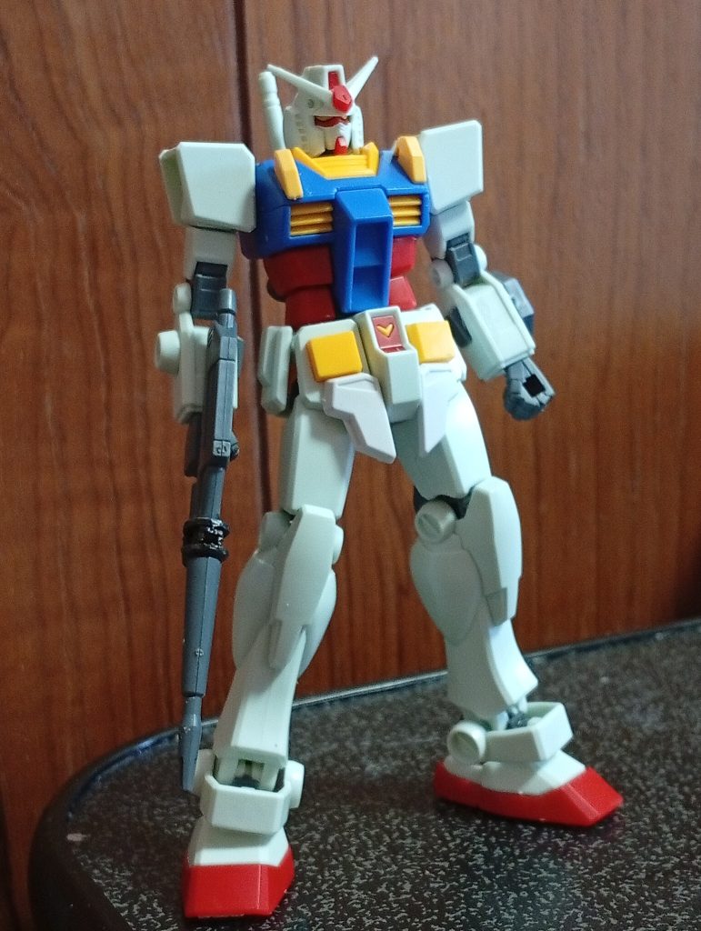 右から。ビームライフルはスコープパーツを削除してます。