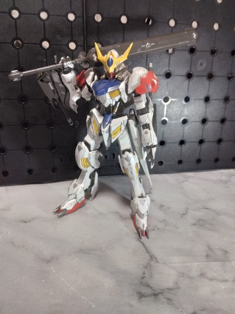 設定画などを参考に部分塗装腕や足先のツメ部分、当時は気にならなかったのに今になって加工、塗装してみました。