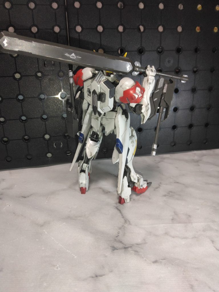 武装や装甲のモールドに少し好みで塗装何枚かポージング