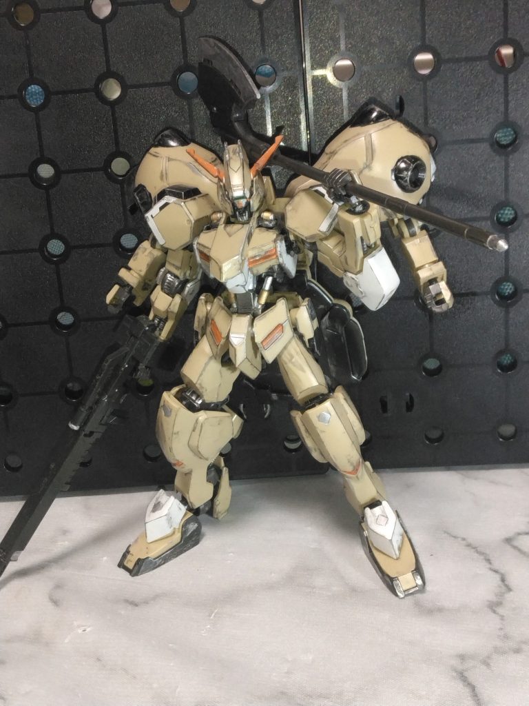 本家グシオンからパーツ流用等で建造したリベイクですが、グレイスの隠し腕などがあり、どちらかと言えばグレイスからの進化っぽく見えます。