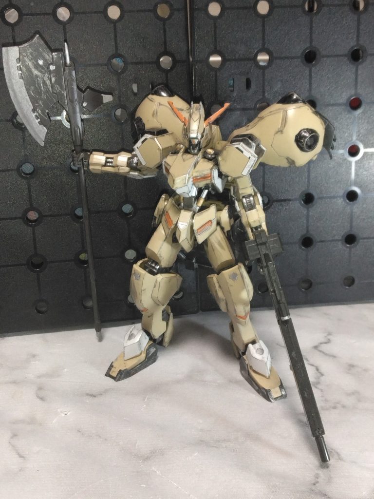 鉄血アニメ内での機体では1番グシオンリベイク系が好みで目を輝かせていました。出来たらリベイクにもフルシティにも斧を付属して欲しかった感はありました。まあ、当時はオプションセットも手に入りやすかったので苦ではありませんでしたが😅