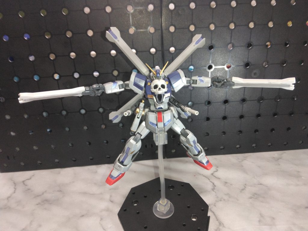 クロスボーン+ガンダムXの組み合わせが凄くマッチしていて作品内での登場も好きな機体でした。