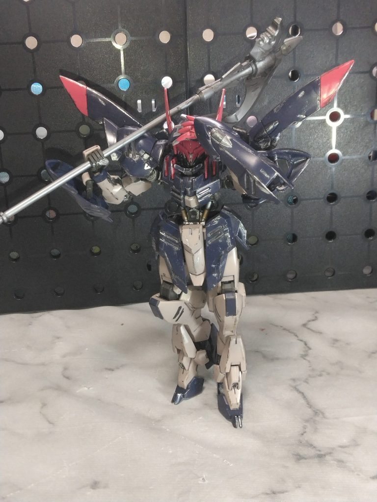 フード上げるような動作のポージング