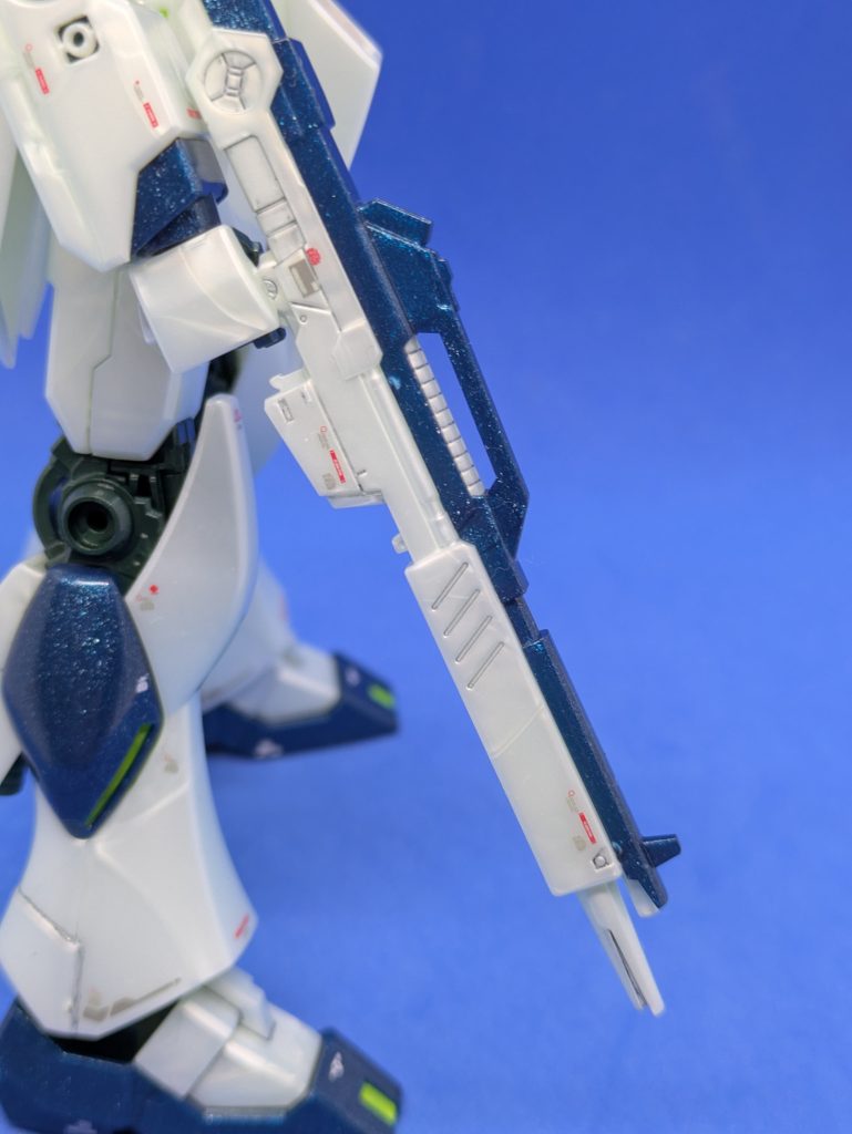 ビームライフル。EGなので砲口は開口されていません。穴空けたかったのですが、径が合うドリルが無いため断念しました。