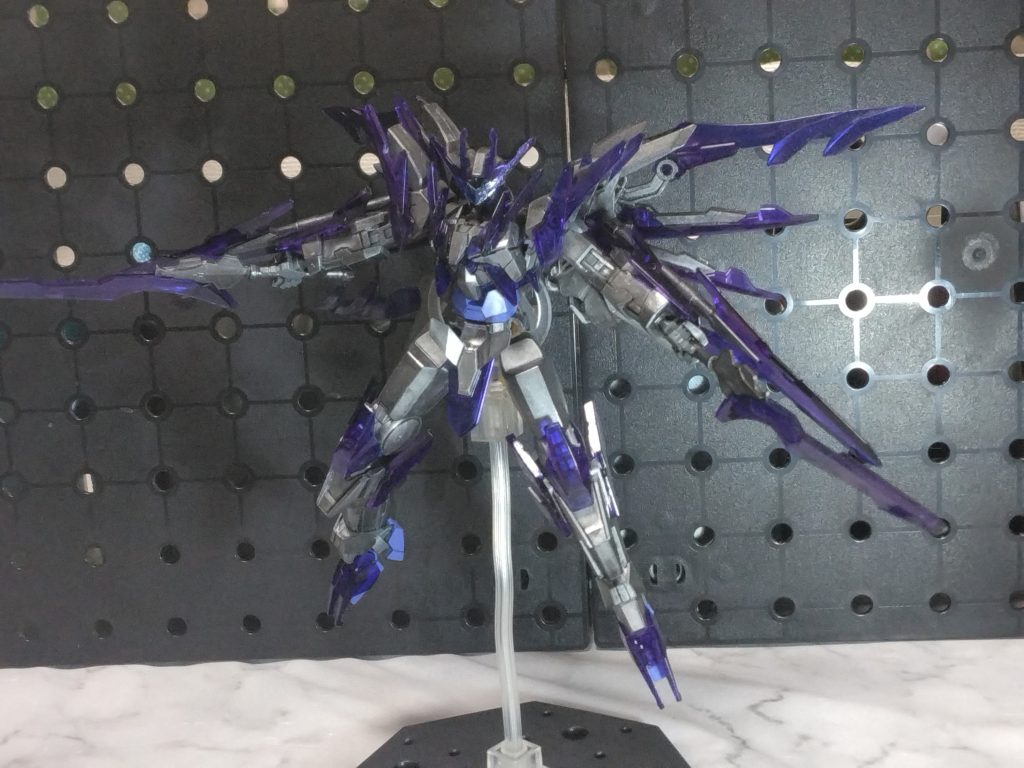 近接戦闘メインの機体なので、元のソードビットの刃を2本から1本に変更