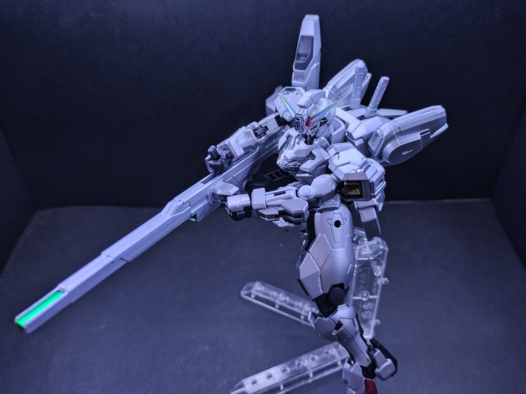 写真を撮ろうにも、全身メタルシルバーで塗装したため、照明が反射して撮影が大変でしたw