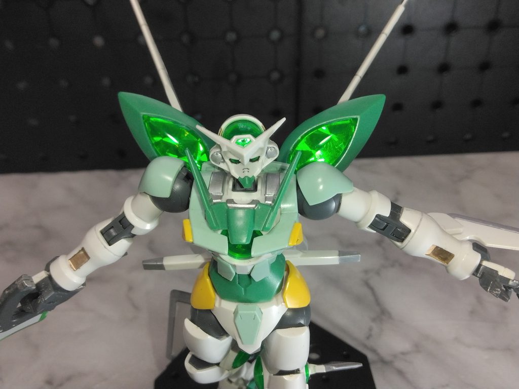 GNドライブについているバインダーのクリアパーツ内にホログラムシートを入れてテカテカにしています。説明書についていたプチ改造情報のおかげ😅当時からのお気に入り。