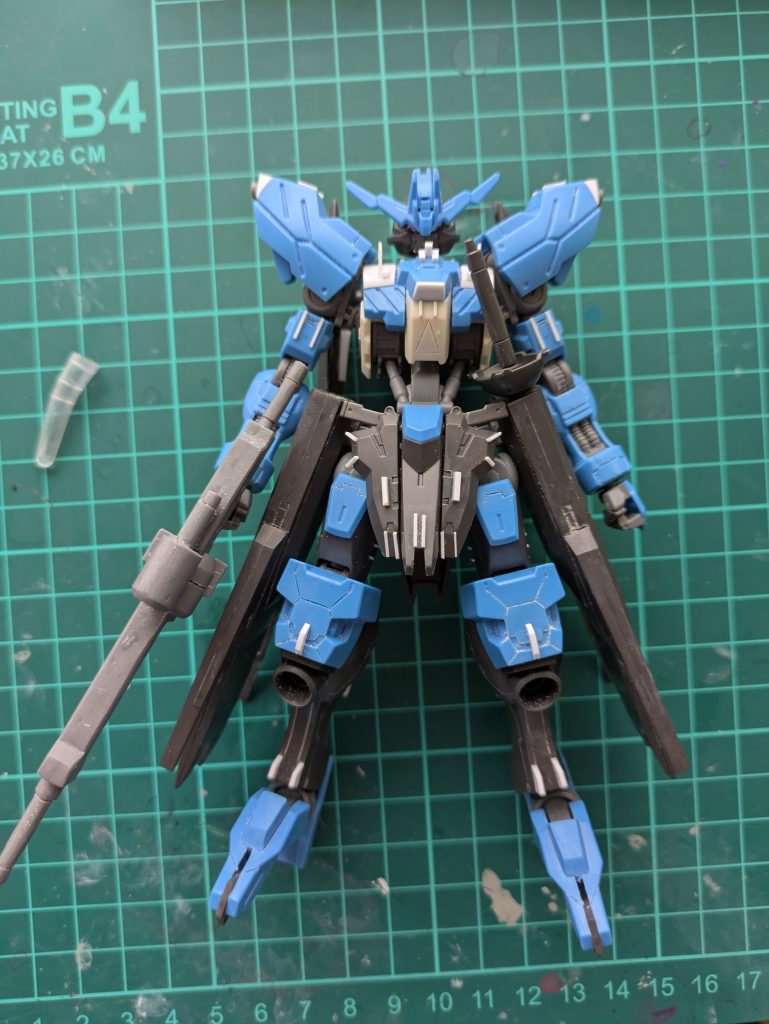 洗い前。いつもの自分の改造よろしく切ったり貼ったりの繰り返しですね。ただいつもと違うのは合わせ目消しをしたことでしょうか。いつもは無視をしていたんですけど、今回はちゃんと処理しときました。