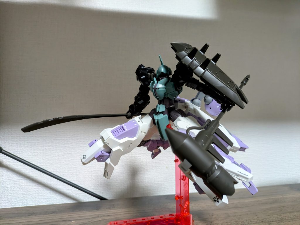 鉄血のオルフェンズ月鋼よりパーツを拝借……足はヴァナディースハートより持ってきました 