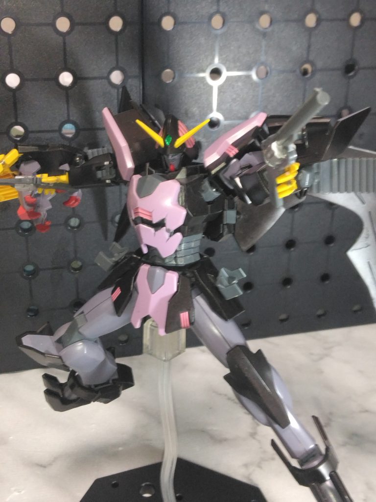 銃口をピンバイスで開けようと思っていたのに、忘れて気づけば投稿文を書いている謎。でもいろんな形の銃があるのに、リアルな銃も珍しい。